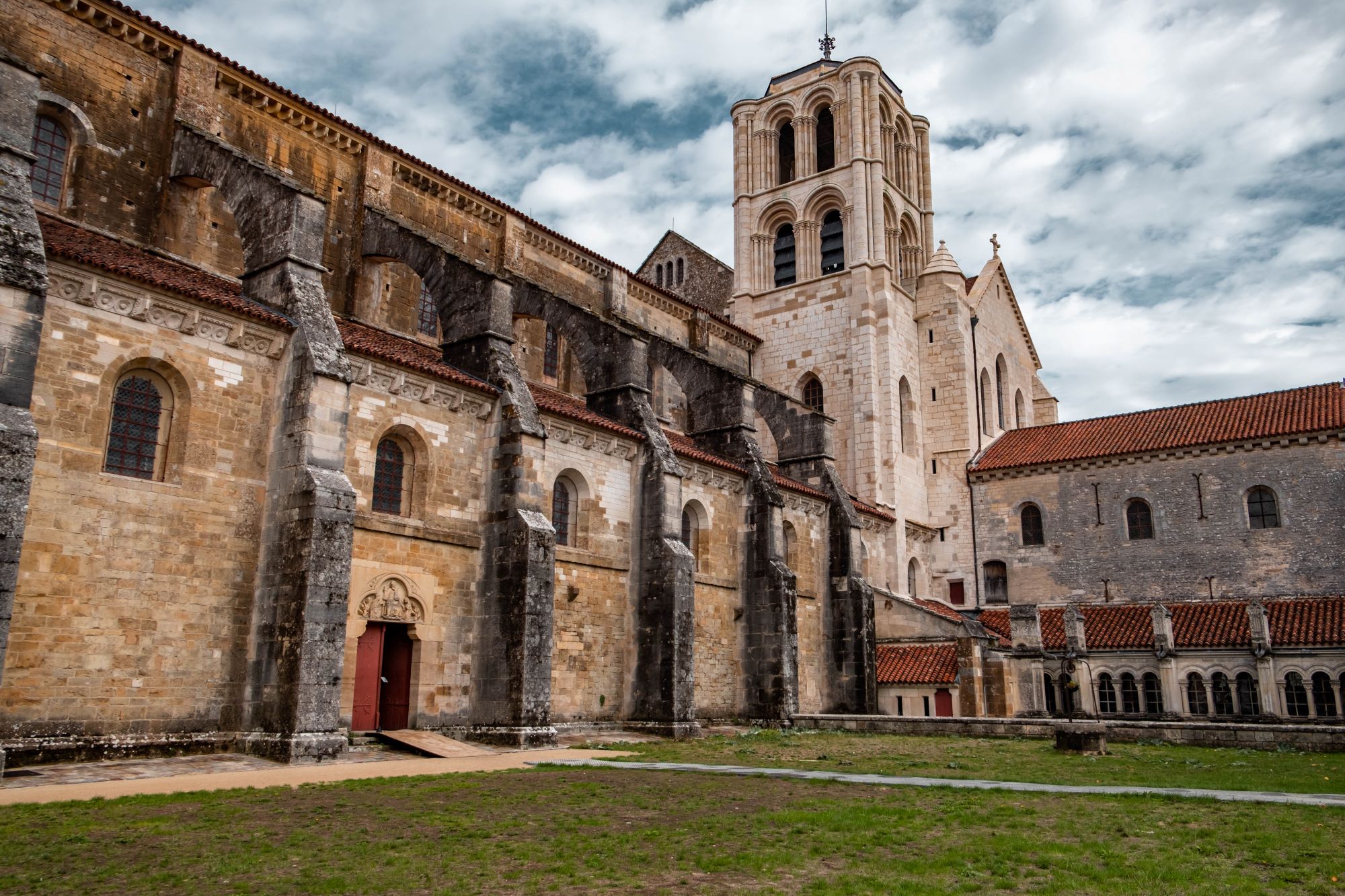 Замки, аббатства и шато. Аутентичные исторические городки и деревни Франции, где словно попадаешь в прошлое